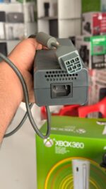 XBOX 360 (FAT) 320GB 2 WIRELESS CONTROLLERS 80 GAMES OFFLINE - Image 2